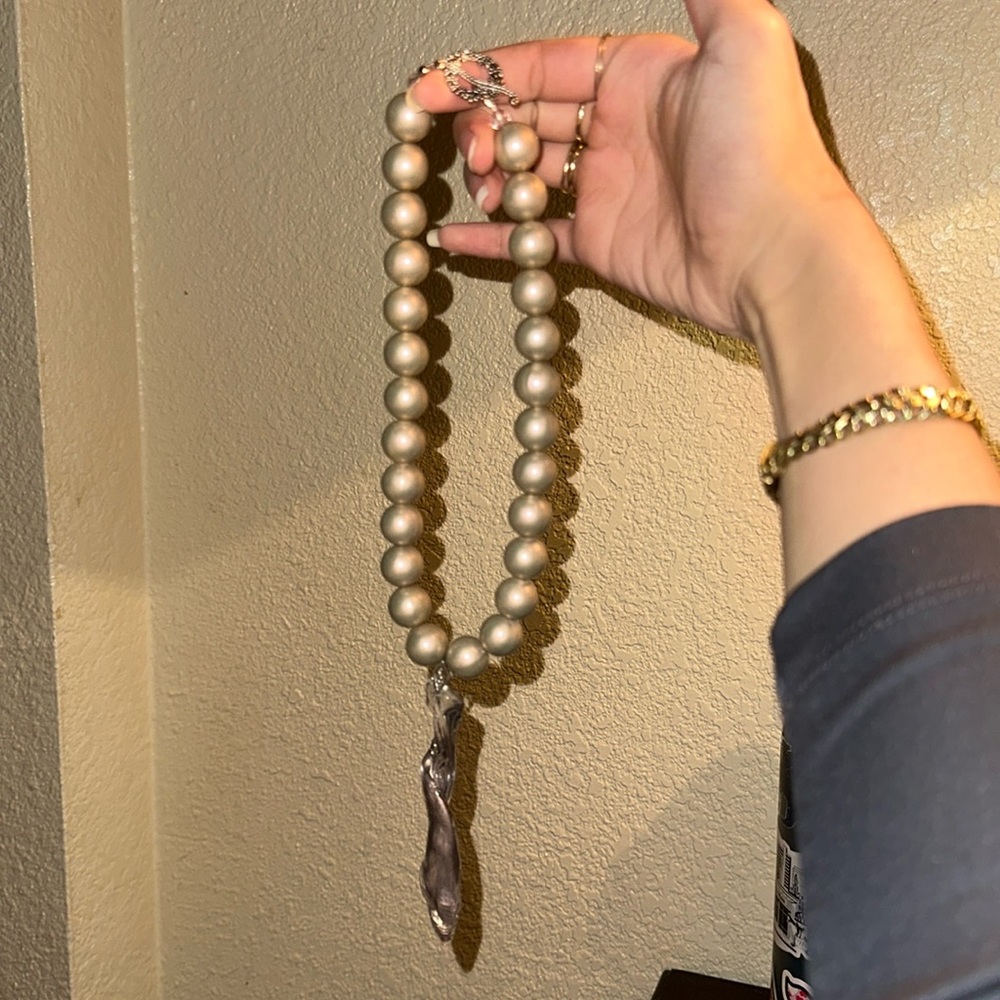 Very unique and beautiful bead necklace with purplish iridescent artifact 💜